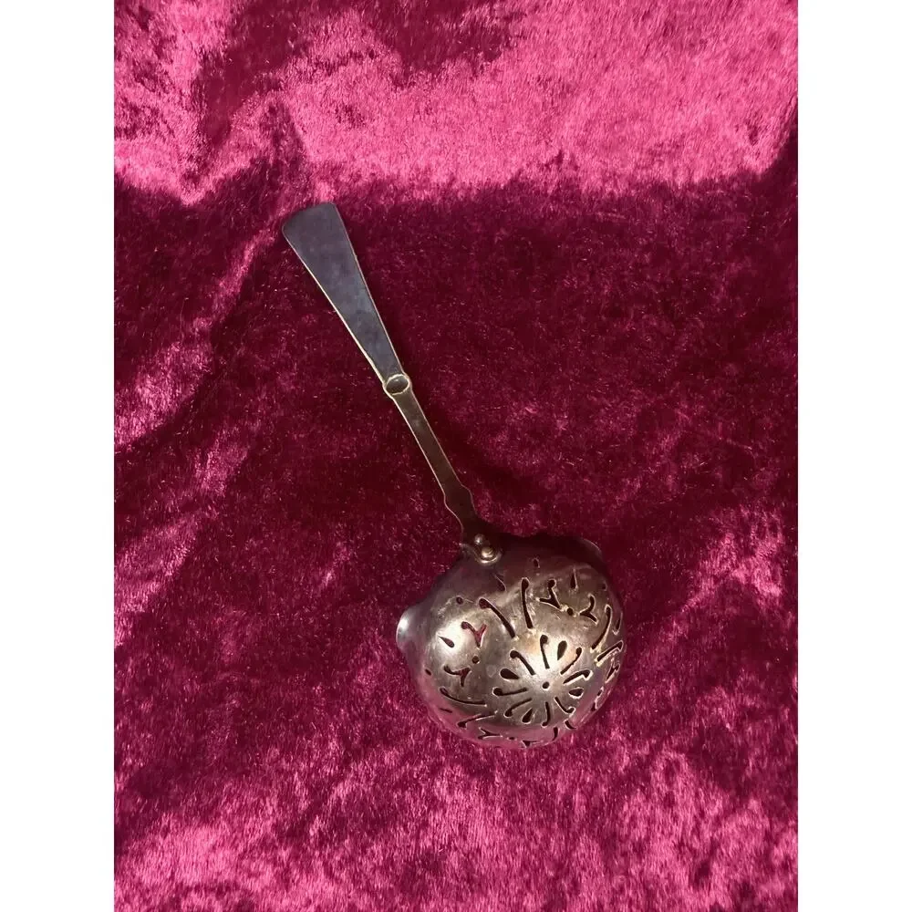 Vintage Silverplate Sugar Sifter Spoon – Scalloped Bowl Floral Handle